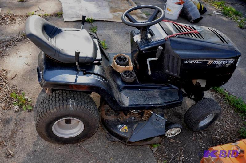 lot 12 image: Murry Select Wide body 16.5 hp, 42" cut,...
