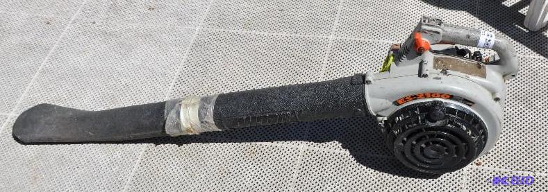 lot 121 image: Echo gas leaf blower model ES 2100...