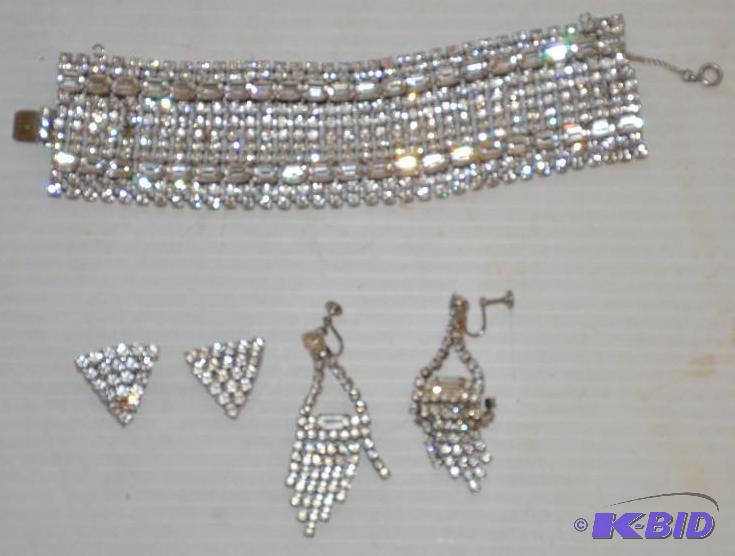 lot 131 image: STUNNING Antique Rhinestone Jewelry...