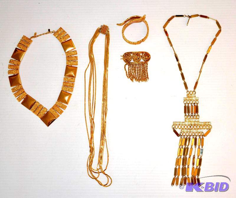 lot 135 image: Beautiful gold colored costume Jewelry with l...