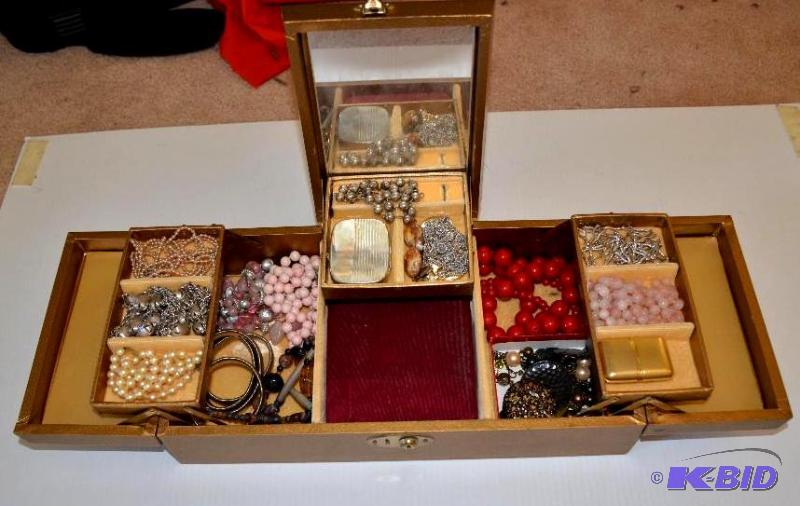 lot 141 image: Jewelry box with jewelry. necklaces, earrings...