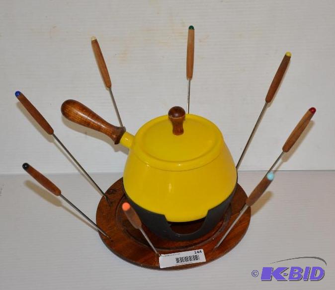lot 144 image: Vintage fondu set...