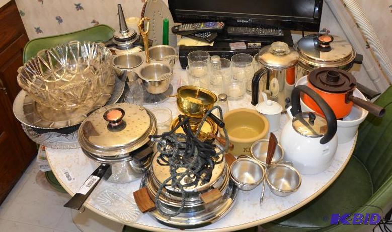 lot 162 image: Kitchen items - waffle maker, condiments cadd...