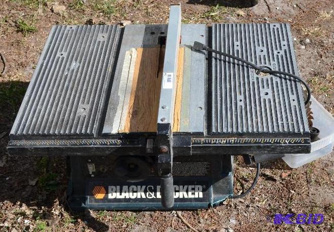 lot 174 image: Black & Decker table saw with router adap...