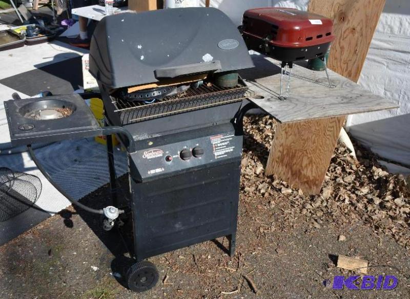 lot 175 image: Sunbeam gas grill, small red grill...