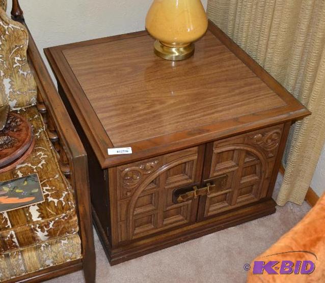 lot 185 image: Two Retro end tables...
