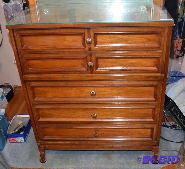 lot 189 image: Dixie chest dresser with glass top 19x38x46&q...
