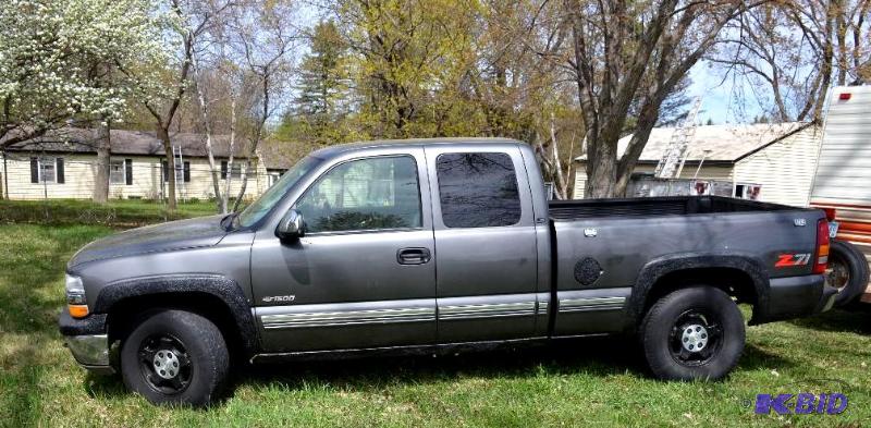 lot 2 image: 2000 Chevrolet Silverado  1500 Extended Cab ...