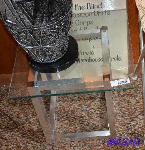 lot 208 image: Retro glass top end table with chrome base 18...