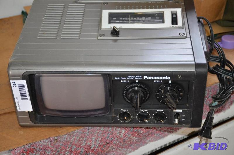 lot 214 image: Retro Panasonic solid state TV model TR-515R ...