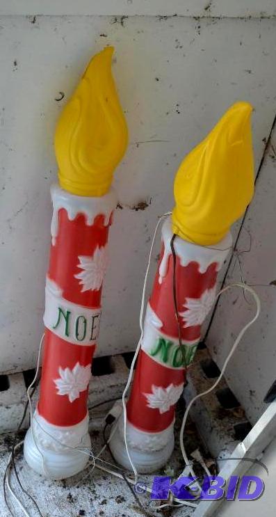 lot 215 image: Lighted Christmas yard plastic candles decor ...