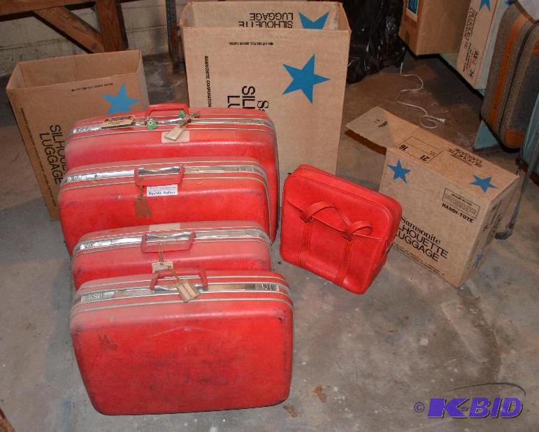lot 229 image: Vintage Samsonite luggage set with original b...