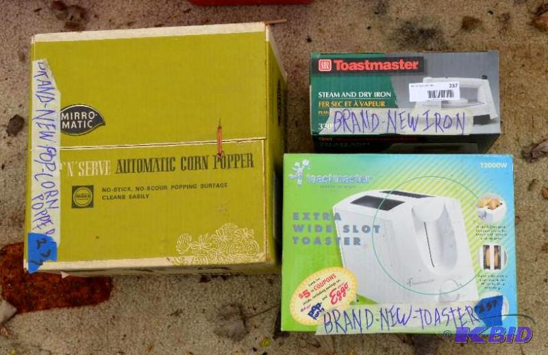 lot 237 image: New in original boxes - popcorn maker, toaste...