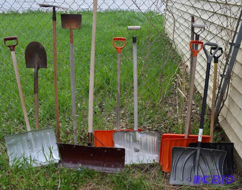 lot 254 image: Yard tools& snow shovels, dirt shovel...