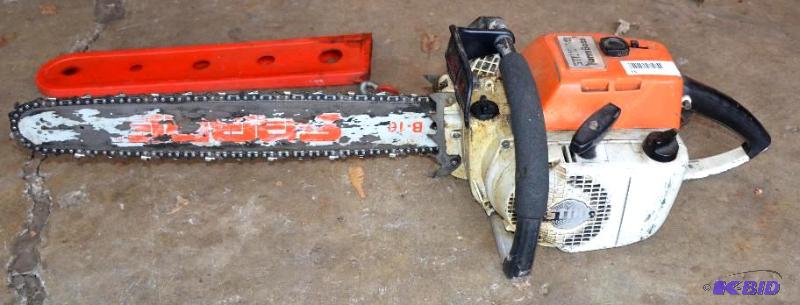 lot 31 image: Stihl Farm Boss gas chain saw , 20"...