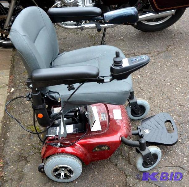 lot 32 image: Alante Jr. by Golden Scooter...