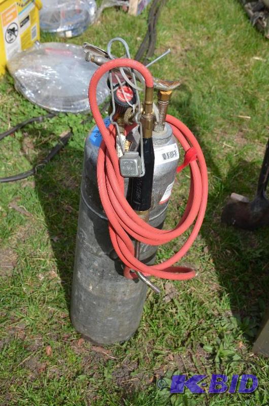 lot 42 image: Acetylene tank, hose, valve, torch head...