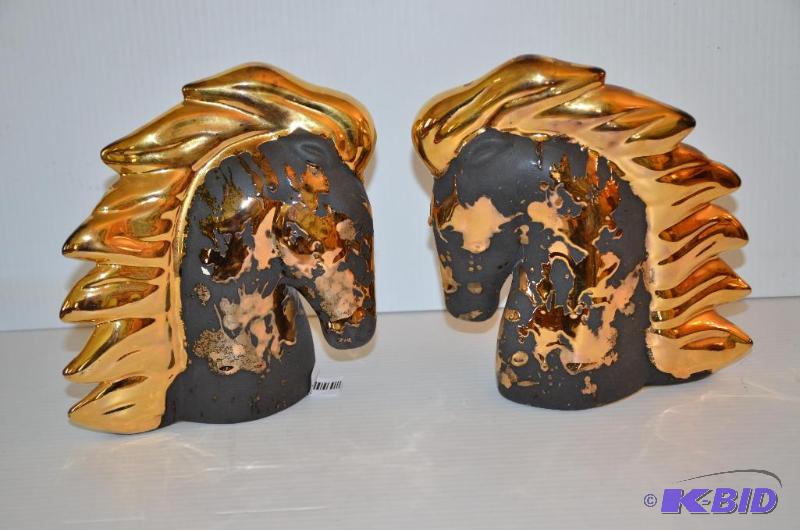 lot 57 image: Pair of horse heads 9" tall by Westwood ...