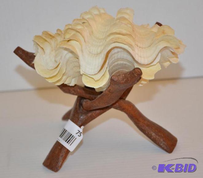 lot 75 image: Huge scallop shell table trophy 7x7"...