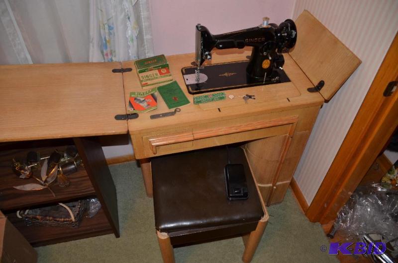 lot 93 image: Singer Sewing machine with lots of accessorie...