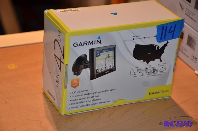 lot 114 image: Garmin n&uumlvi 42LM 4.3-Inch Portable Vehic...