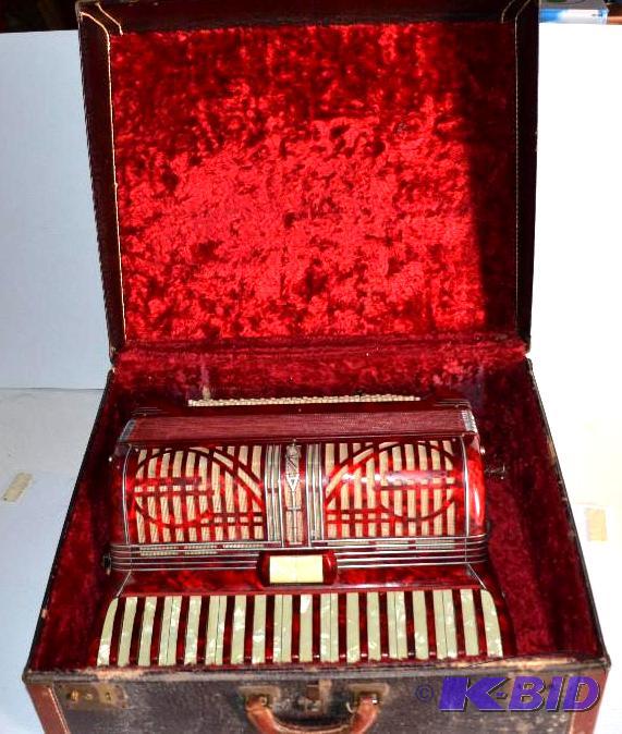 lot 3 image: TITANO&nbspAccordion made in Italy with case...