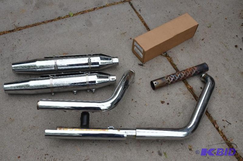 lot 43 image: Harley Davidson for a Soft Tail Deluxe 2010, ...