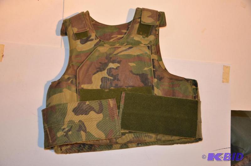 lot 57 image: Military body armor...