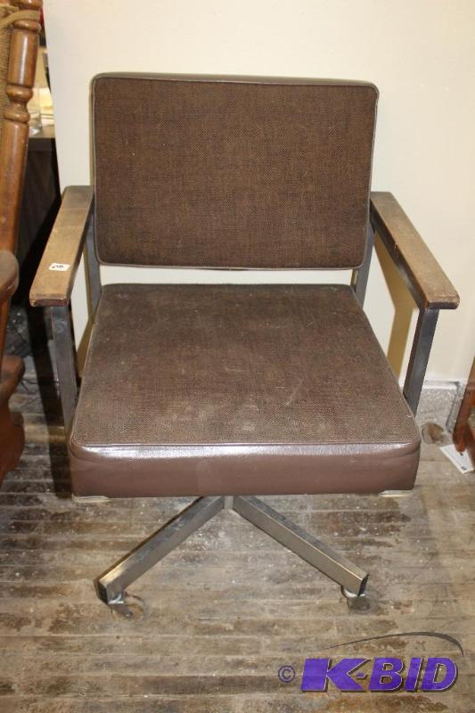 Office Chair on Wheels&nbsp...