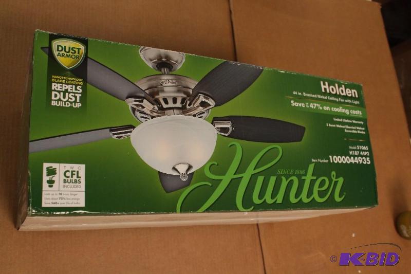 Hunter ceiling fan 44, missing globe for light, Customer return