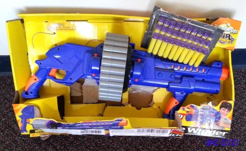 lot 11 image: Air Warriors Side Winder 30 Dart Rapid Blasting Gun