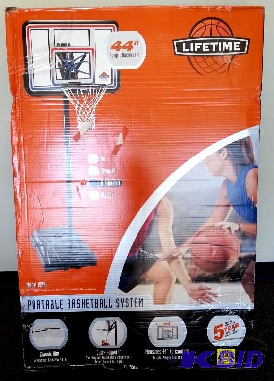 lot 2 image: Lifetime Portable Basketball System