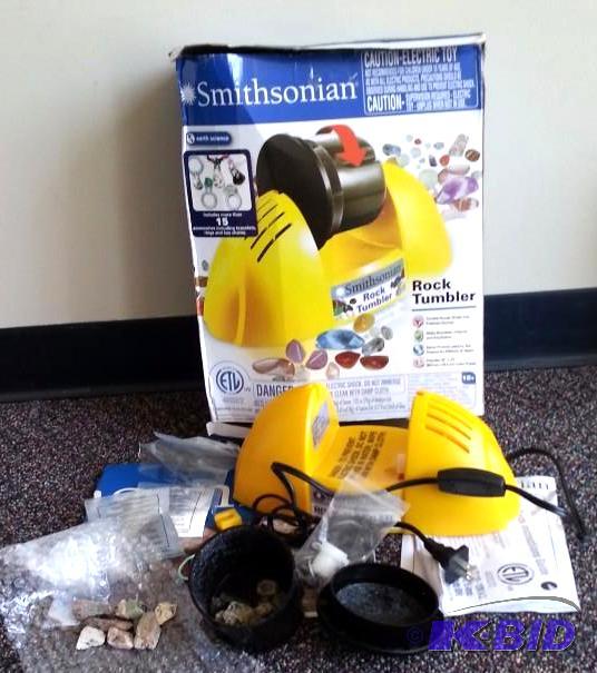 lot 23 image: Smithsonian Rock Tumbler Kit