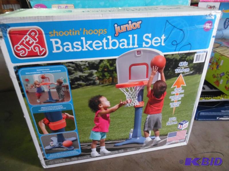 lot T20 image: Step 2 Basketball Set -Grows with child...