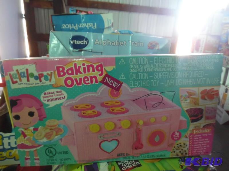 lot T27 image: Lalaloopey&nbspBaking Oven -Ages 8 and up...