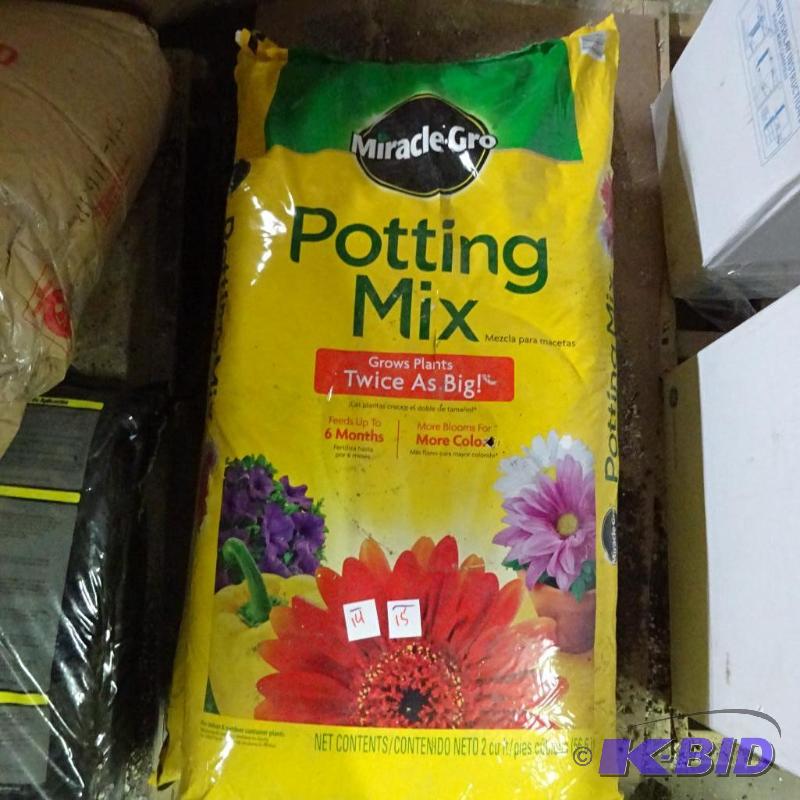 New very large bag of miracle-gro brand potti...