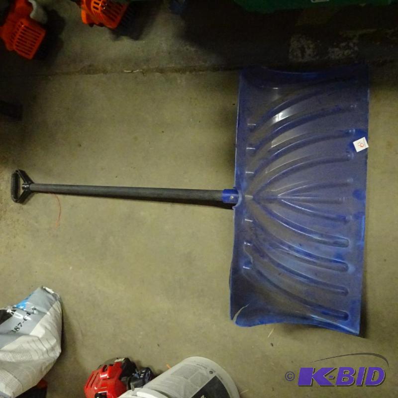 Seasonal closeout suncast snow shovel Corner ...