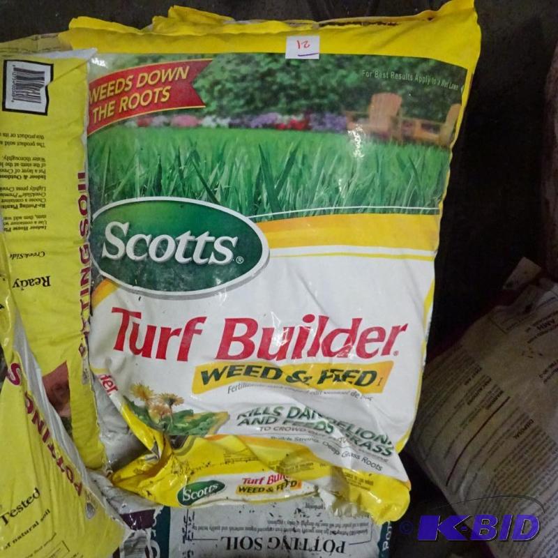 New bag of Scotts brand Turf Builder weed an...