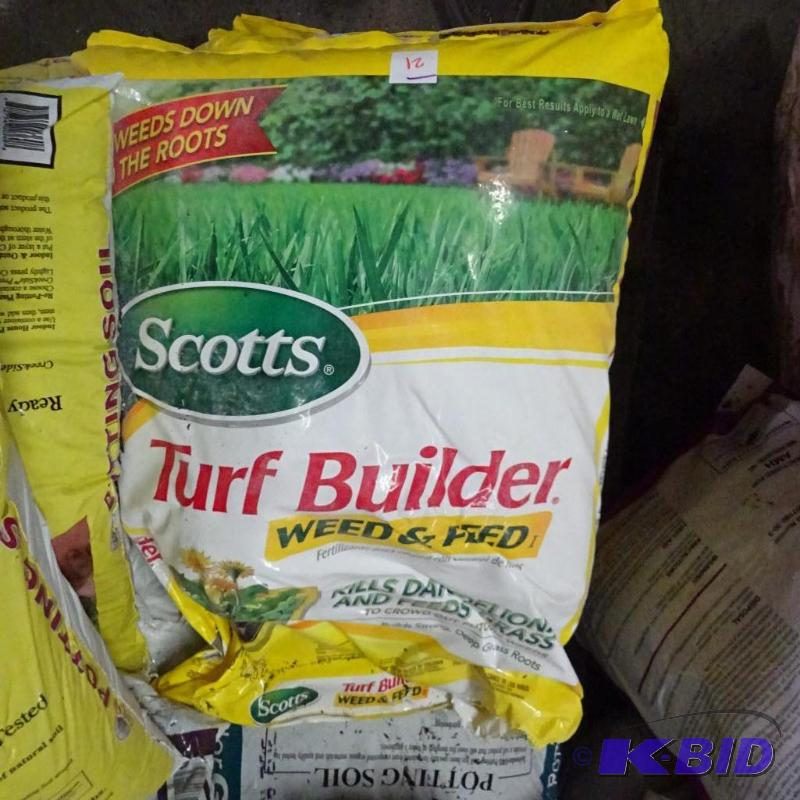 New bag of Scotts brand Turf Builder weed an...