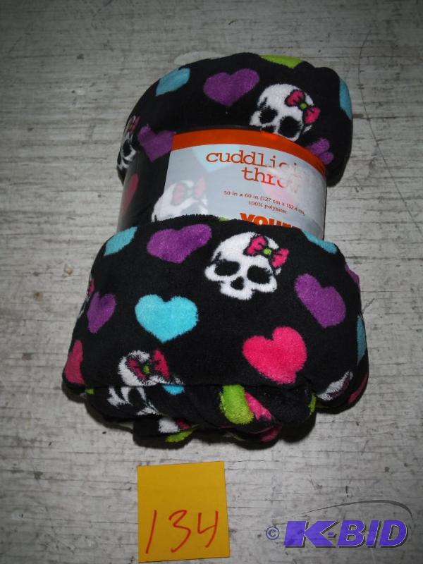 Your Zone Cuddilicious Throw