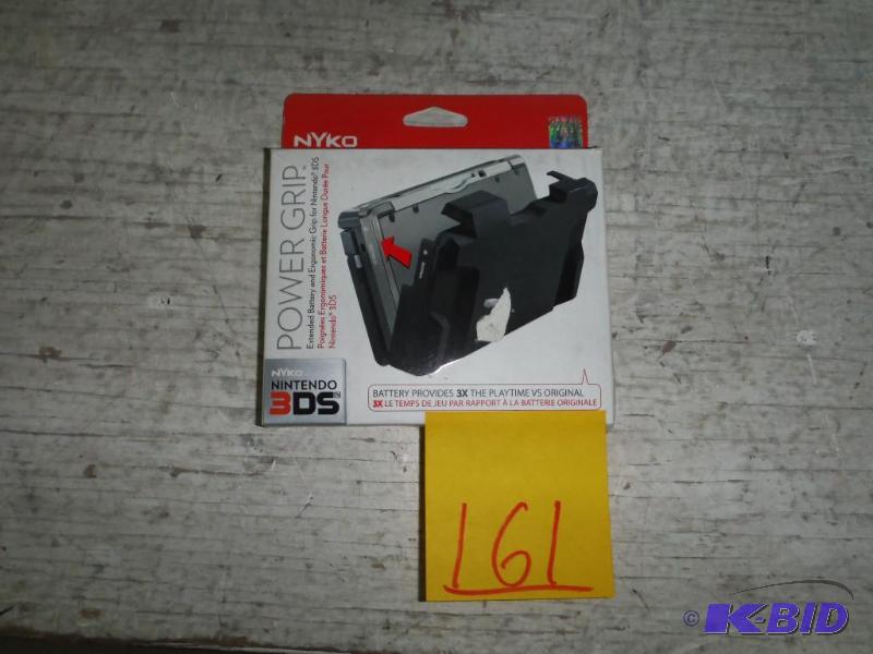 Nyko Power Grip Battery Life Extender for 3DS (batteries included)