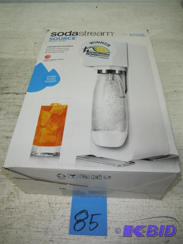 Soda Stream Source (Machine, Co2, and flavors, no reusable bottle