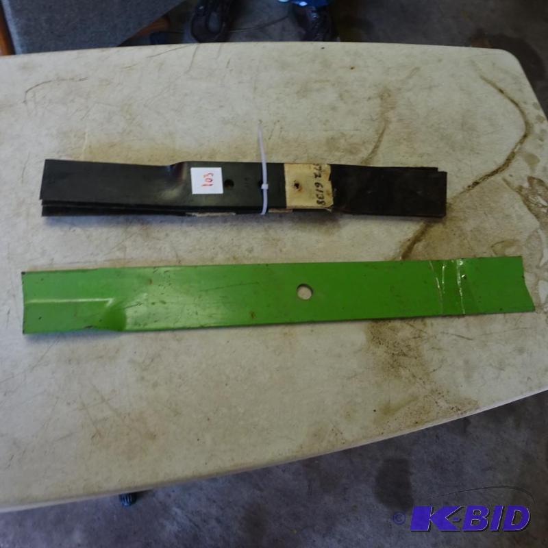lot 103 image: Lawn Mower Blade Set. 172-6138. 20&quot Lawn...