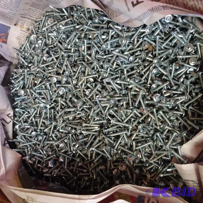lot 128 image: 1&quot Self Tapping Screws...
