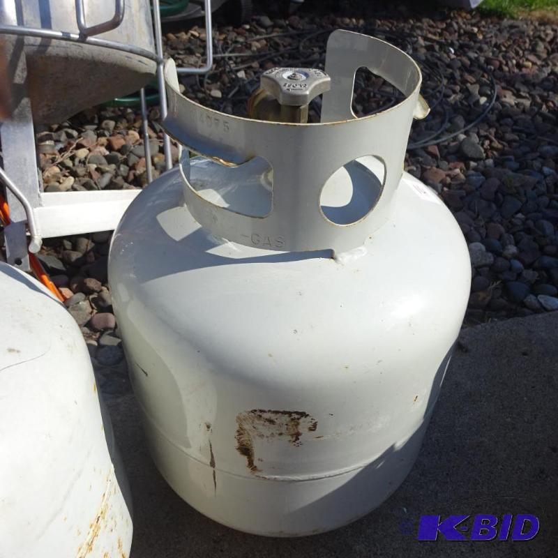 lot 14 image: 201B New Style PropaneTank...