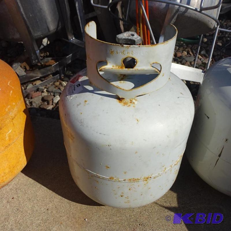 lot 15 image: 201B New Style PropaneTank...