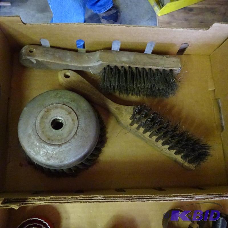 lot 153 image: 3 Wire Burshes...