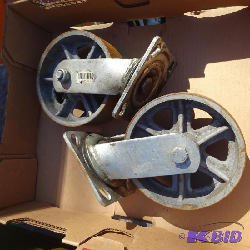 lot 172 image: 6&quot Metal Swivel Casters....