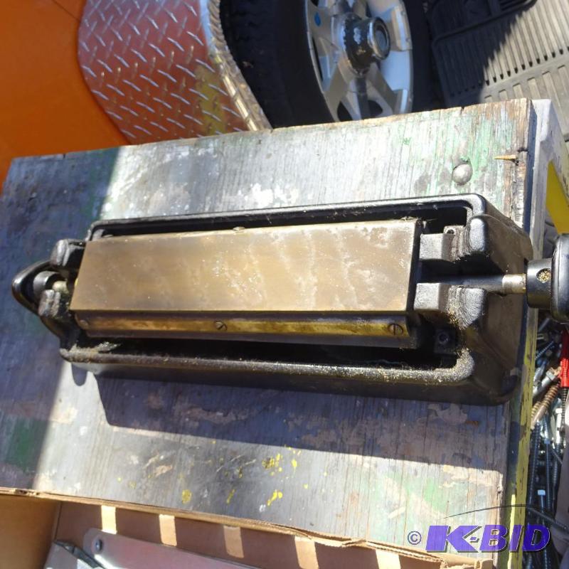 lot 197 image: 3 Sided Knife Sharpener. Fine Medium and Coar...