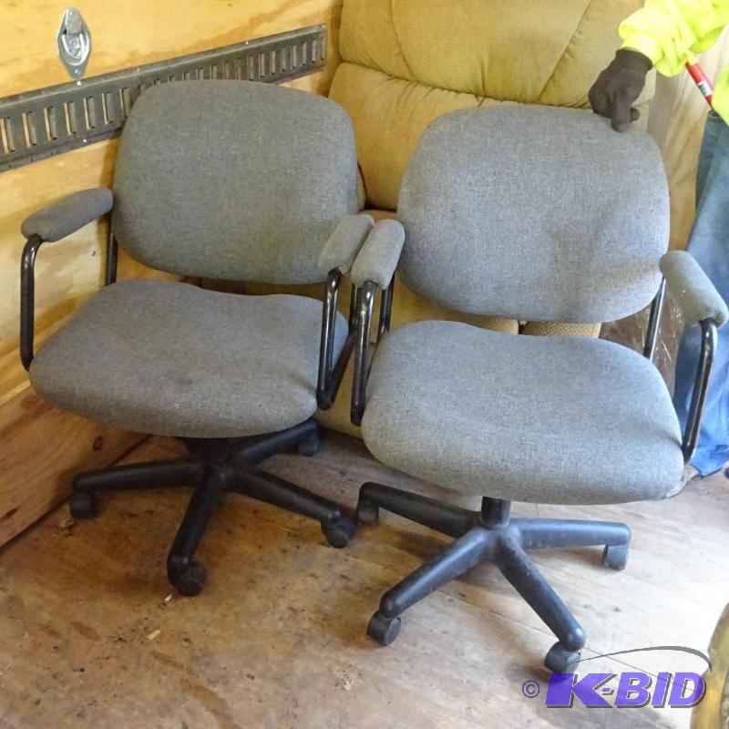 lot 231 image: 2 Matching Office Chairs on Wheels...